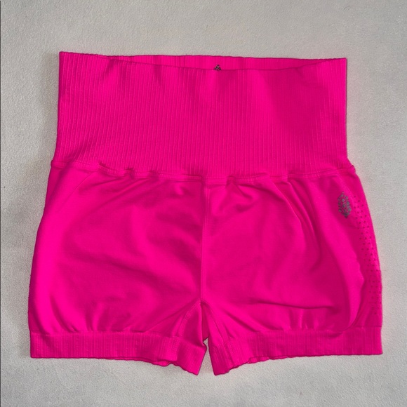 Free People Movement Good karma short 3” - hot pink - Picture 7 of 10